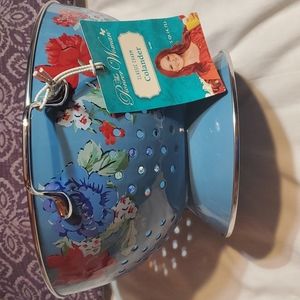 The Pioneer Woman Classic Charm Colander